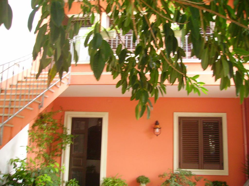 Dimora Del Casale Acomodação com café da manhã Brindisi Exterior foto