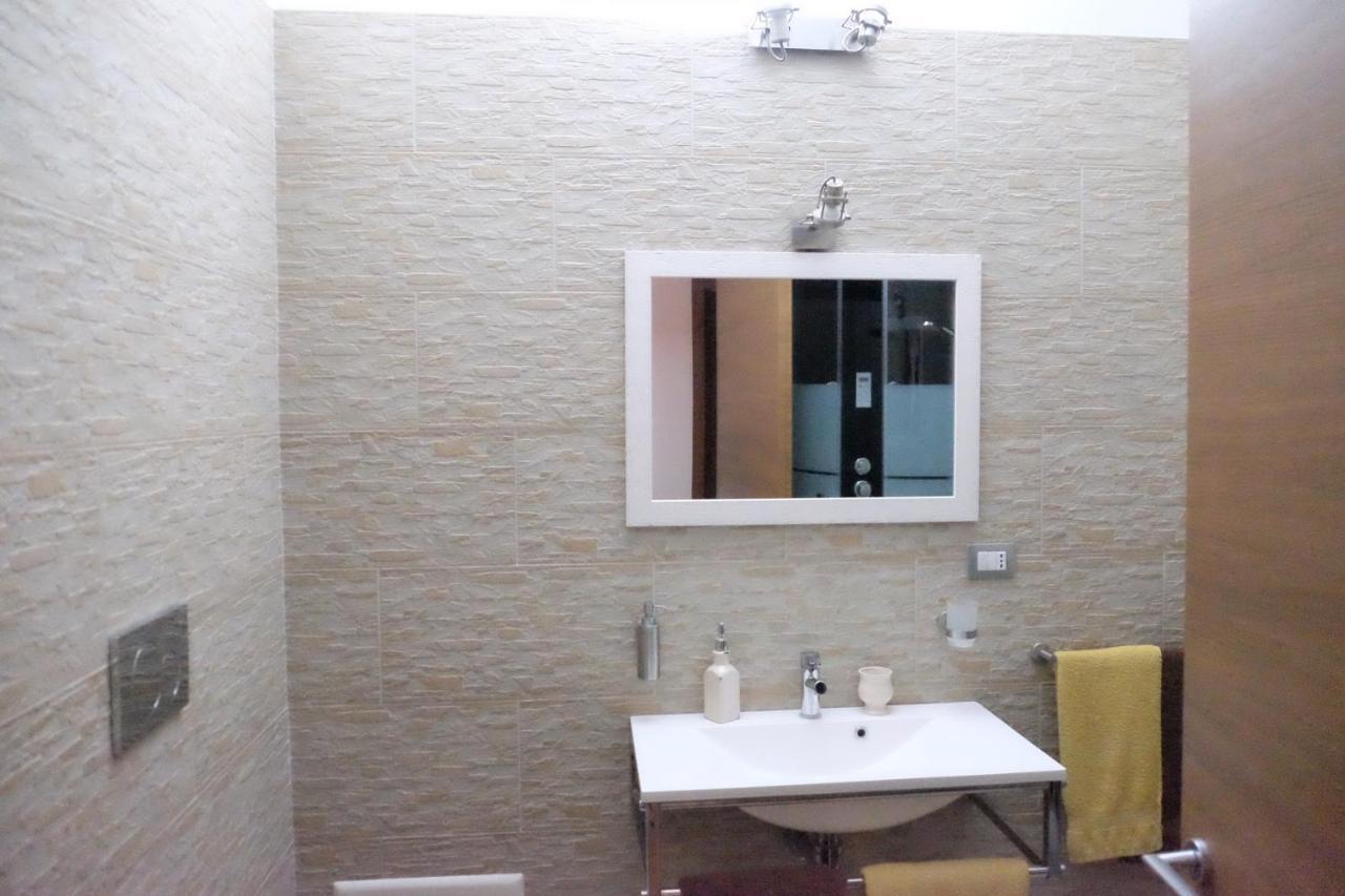 Dimora Del Casale Acomodação com café da manhã Brindisi Exterior foto