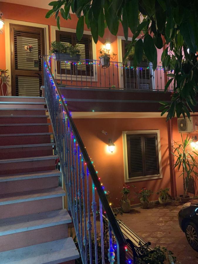 Dimora Del Casale Acomodação com café da manhã Brindisi Exterior foto