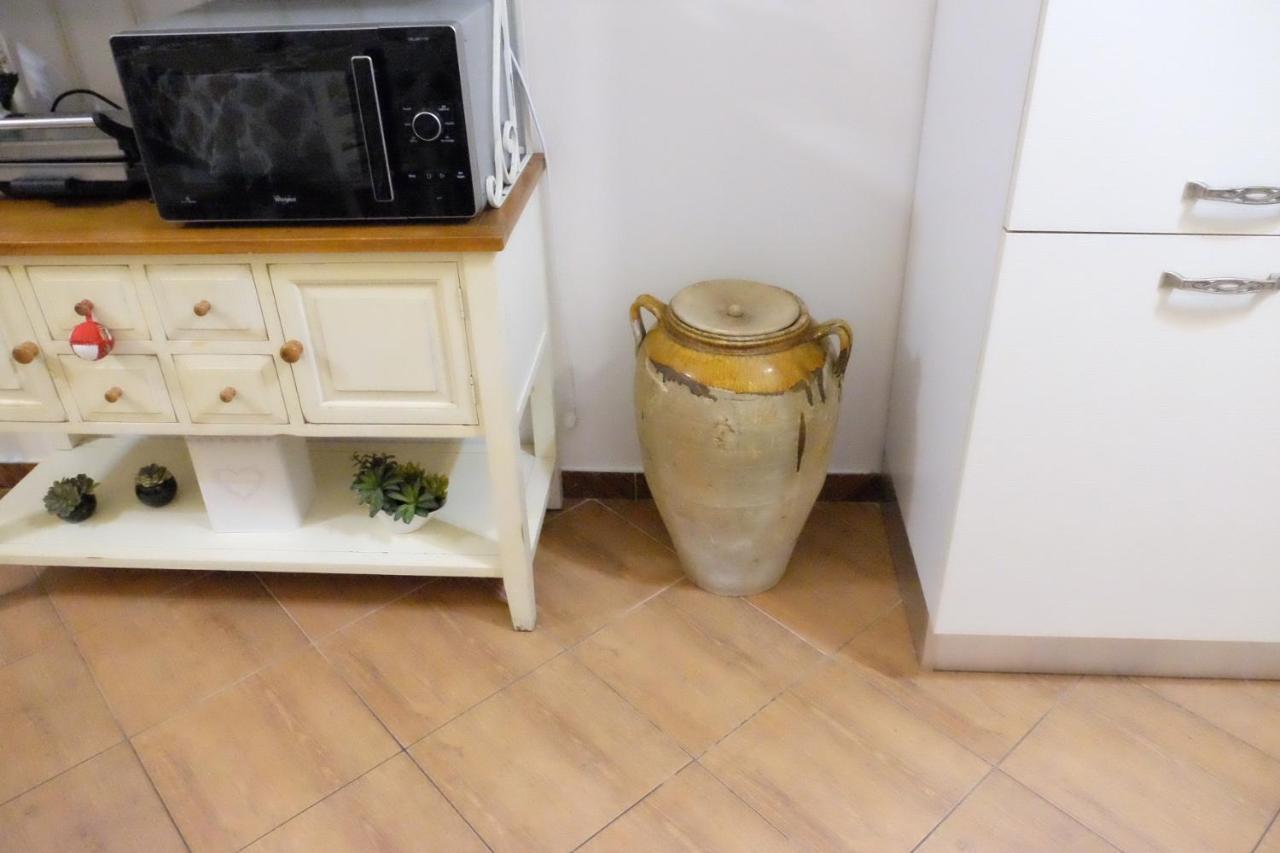 Dimora Del Casale Acomodação com café da manhã Brindisi Exterior foto
