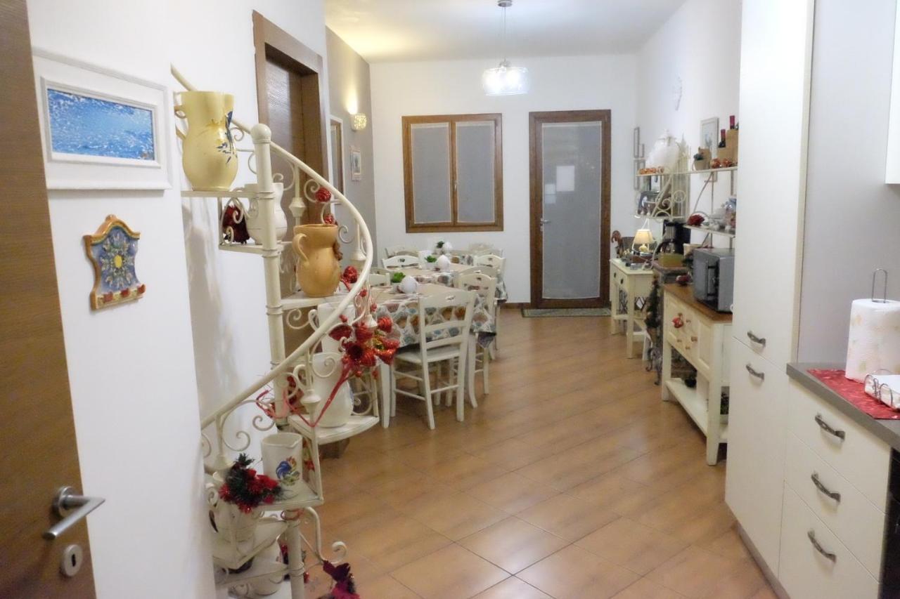 Dimora Del Casale Acomodação com café da manhã Brindisi Exterior foto
